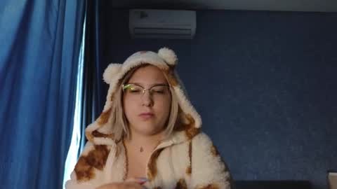 Snapshot of brandy__stars chatting on October 2025 07:39:01 AM Belle online show from October 2025 07:39:01 AM