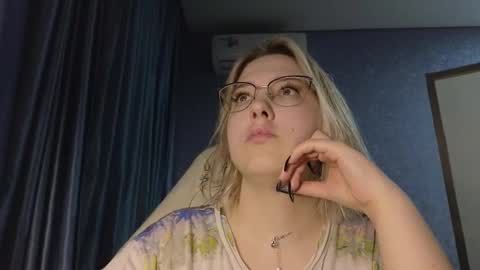 Snapshot of brandy__stars chatting on November 2025 12:25:01 PM Belle online show from November 2025 12:25:01 PM