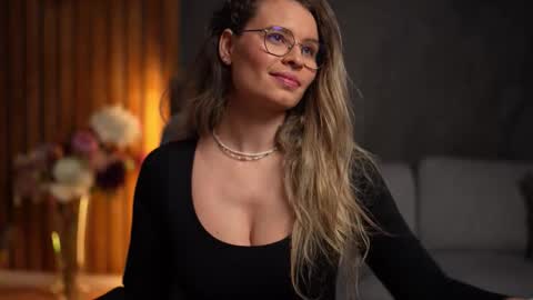 Alex online show from December 2025 06:01:02 AM