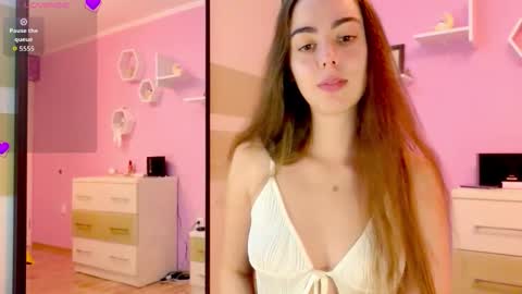 Snapshot of bratty_bun chatting on October 2025 05:25:02 PM Annie online show from October 2025 05:25:02 PM