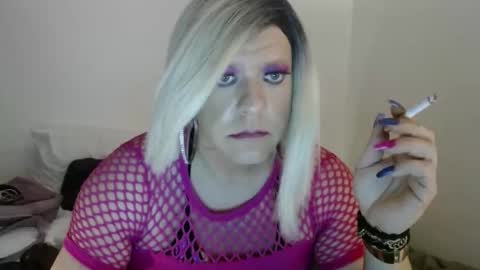 breeblowzcloudz online show from March 2026 11:33:01 PM