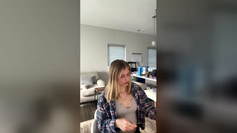 Breezyxlove online show from April 2026 10:18:01 PM