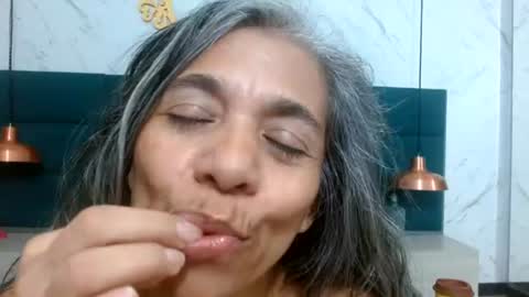 BRENDA VELASQUEZ online show from June 2026 08:13:02 PM