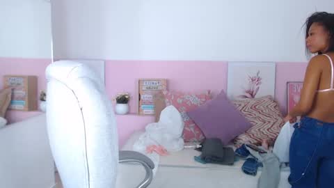 Snapshot of brendathompson_ chatting on February 2025 12:39:02 PM Brenda online show from February 2025 12:39:02 PM