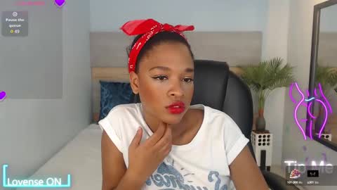 Snapshot of brendathompson_ chatting on October 2025 03:06:01 AM Brenda online show from October 2025 03:06:01 AM