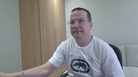 Snapshot of brettdj chatting on December 2025 09:05:02 AM Brett online show from December 2025 09:05:02 AM