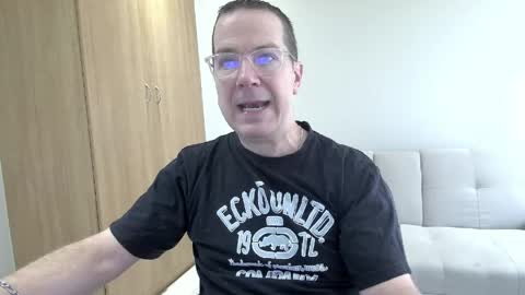 Snapshot of brettdj chatting on April 2026 06:33:01 AM Brett online show from April 2026 06:33:01 AM