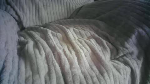 Snapshot of bri20fu chatting on October 2025 07:25:02 PM raining down on me online show from October 2025 07:25:02 PM