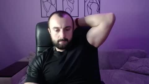 brindlefly69 online show from November 2025 11:43:02 AM