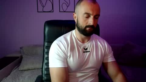 brindlefly69 online show from June 2026 03:37:02 PM
