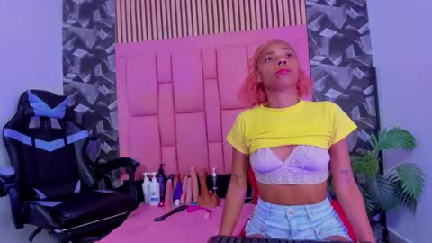 Snapshot of brithanyslim chatting on December 2025 12:43:02 PM brithanyslim online show from December 2025 12:43:02 PM