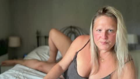 Snapshot of british_bella chatting on August 2026 12:43:02 PM British Bella online show from August 2026 12:43:02 PM