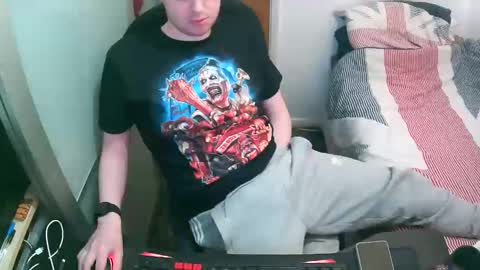 Snapshot of britishtom93 chatting on September 2025 08:57:01 PM British Tom online show from September 2025 08:57:01 PM