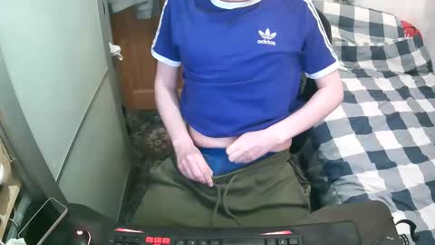 Snapshot of britishtom93 chatting on April 2026 11:24:01 PM British Tom online show from April 2026 11:24:01 PM
