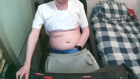 Snapshot of britishtom93 chatting on May 2026 11:33:02 PM British Tom online show from May 2026 11:33:02 PM