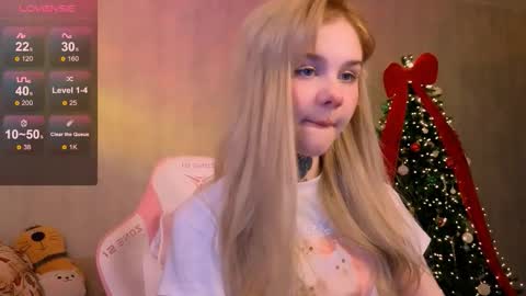 Snapshot of britney_lynch chatting on January 2026 08:03:01 PM Britney online show from January 2026 08:03:01 PM