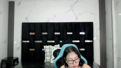 Britney  online show from April 2026 02:33:01 AM