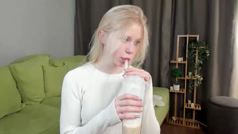 Snapshot of britneybrashaw chatting on October 2025 07:30:01 AM Eva online show from October 2025 07:30:01 AM