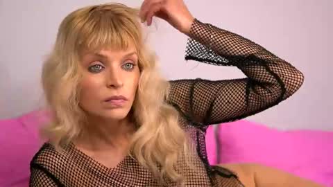 Snapshot of britneyhudson chatting on November 2025 10:04:02 AM britneyhudson online show from November 2025 10:04:02 AM