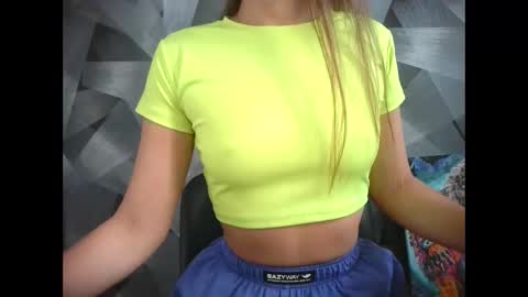 Snapshot of britneyxkittens chatting on October 2025 04:26:01 AM BritneyxKittens online show from October 2025 04:26:01 AM