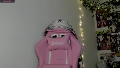 Snapshot of brittany_bubbles chatting on December 2024 10:53:01 PM maru miaw Please help me to reach 100 thumbs up online show from December 2024 10:53:01 PM