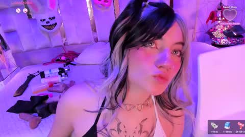 Snapshot of broklin_white23 chatting on January 2025 01:04:02 PM online show from January 2025 01:04:02 PM