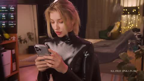 Snapshot of bronnica chatting on December 2024 02:33:01 PM Anna online show from December 2024 02:33:01 PM