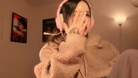 Nat  Independent model  Please help me to reach 200 thumbs up online show from January 2026 04:17:01 AM