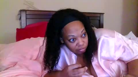 Snapshot of brownroundrenee chatting on May 2026 11:17:02 AM brownroundrenee online show from May 2026 11:17:02 AM
