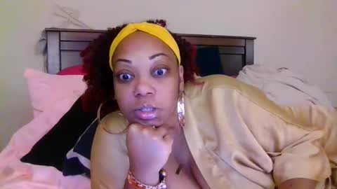Snapshot of brownroundrenee chatting on May 2026 09:37:01 AM brownroundrenee online show from May 2026 09:37:01 AM