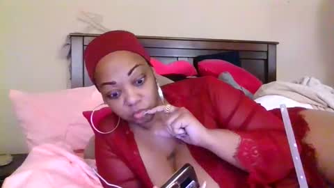 Snapshot of brownroundrenee chatting on May 2026 10:30:01 AM brownroundrenee online show from May 2026 10:30:01 AM
