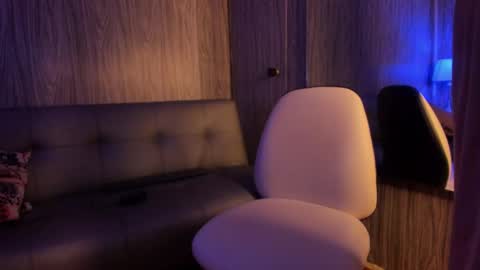 brucesmiith online show from September 2025 02:48:01 AM