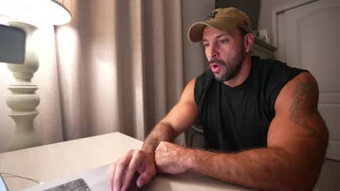 Snapshot of brucestryker chatting on December 2025 04:41:02 AM onlyfans BRUCESTRYKER online show from December 2025 04:41:02 AM