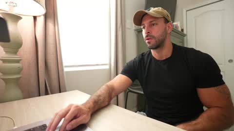 Snapshot of brucestryker chatting on December 2025 07:11:01 PM onlyfans BRUCESTRYKER online show from December 2025 07:11:01 PM