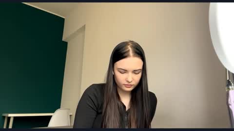 Luna online show from April 2026 01:05:02 PM