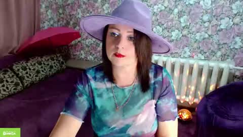 Julia online show from June 2026 07:35:01 PM