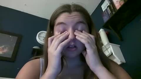 brunettebaby040 online show from September 2025 11:59:02 PM