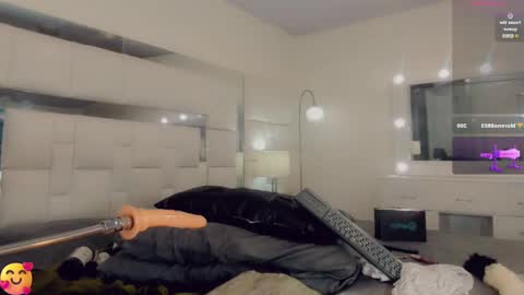 Snapshot of brunettesexy11 chatting on February 2025 03:15:02 PM ChannelR online show from February 2025 03:15:02 PM