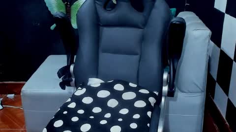 Join my fan club here 150 tokens a month online show from February 2025 04:39:02 PM