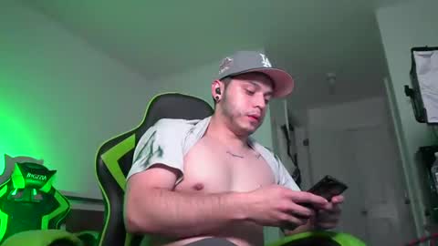 Snapshot of bryanncan01 chatting on January 2025 02:27:02 AM Bryannsex online show from January 2025 02:27:02 AM