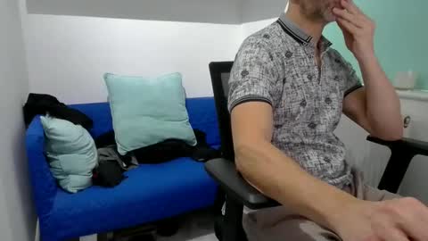 Snapshot of bubblebumdave chatting on November 2025 04:07:01 PM Bubblebum online show from November 2025 04:07:01 PM