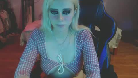 Snapshot of bubblebut11 chatting on December 2024 01:50:01 AM Isabella but call me isa online show from December 2024 01:50:01 AM