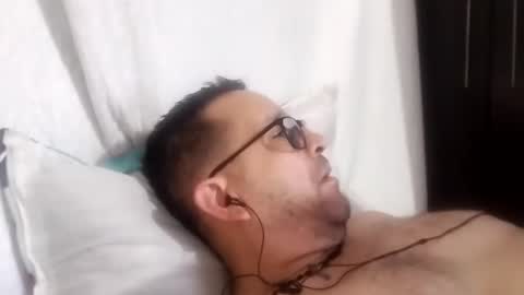 Snapshot of buchs32 chatting on October 2025 05:40:01 AM buchs32 online show from October 2025 05:40:01 AM