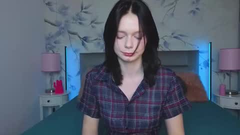 Snapshot of bucks_bunnyy chatting on February 2026 10:13:02 PM Leona online show from February 2026 10:13:02 PM