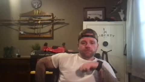 Snapshot of buckwild69204 chatting on January 2025 06:40:02 PM buckwild69204 online show from January 2025 06:40:02 PM