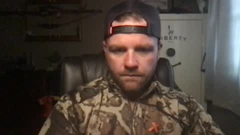 Snapshot of buckwild69204 chatting on January 2025 08:32:01 PM buckwild69204 online show from January 2025 08:32:01 PM