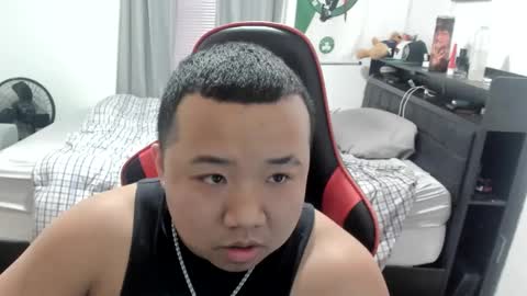 Snapshot of buffsexyman24 chatting on February 2025 10:26:02 PM buffsexyman24 online show from February 2025 10:26:02 PM