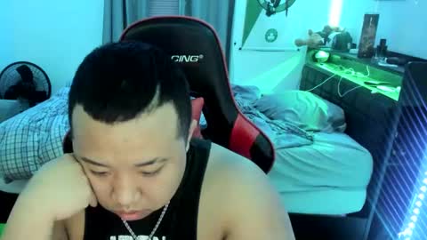 Snapshot of buffsexyman24 chatting on February 2025 03:52:02 AM buffsexyman24 online show from February 2025 03:52:02 AM