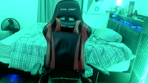 Snapshot of buffsexyman24 chatting on February 2025 02:37:02 AM buffsexyman24 online show from February 2025 02:37:02 AM