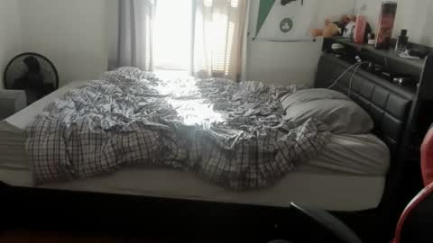 Snapshot of buffsexyman24 chatting on February 2025 05:50:01 PM buffsexyman24 online show from February 2025 05:50:01 PM